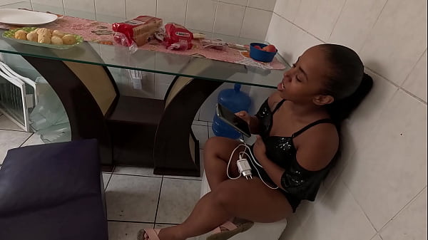 Pequena Safada Vem Pra Foder e Sai Com a Bucetinha Cheia de Porra!