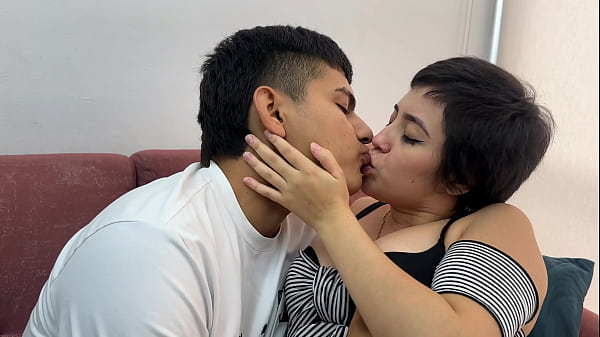 Convenzo a mi novio no para ir cenar y celebrar nuestro aniversario metiendome su delicosa y jugosa polla por mi apretadito culo, hasta tragarme toda su rica leche.