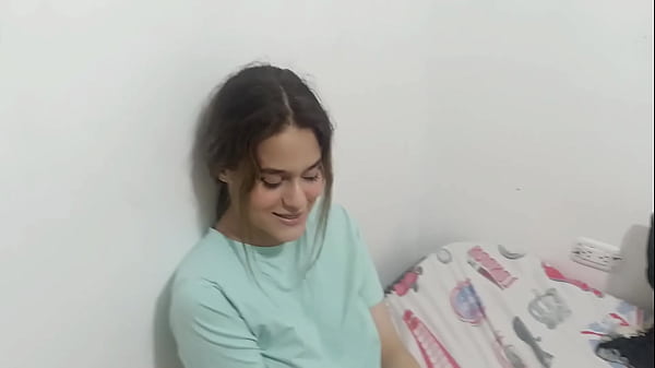 Timida hermanastra paga nuevo telefono con sexo duro y venida en su gran culo.