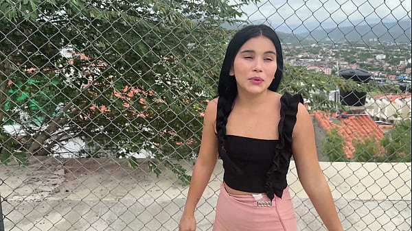 Me follo a linda desconocida y me aprovecho para echarle mi leche adentro.