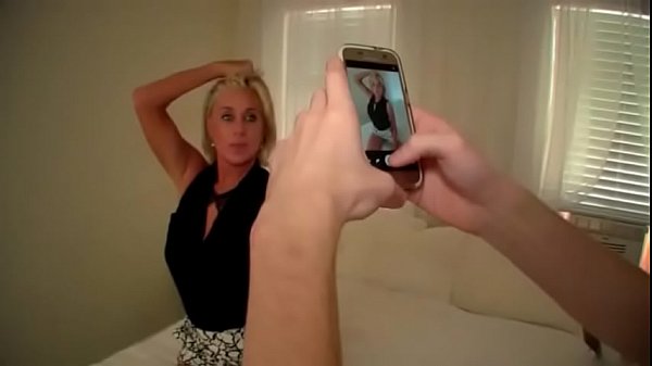 Photoshoot with Cougar Payton Hall and Aiden Valentine – Fucked Up Family