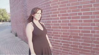 Mature curvy woman has hard orgasms by making a threesome and receiving double penetration