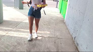 Vendedora Ambulante de Mazapanes termina en el Hotel con un Desconocido… ¡De la CALLE al Hotel!